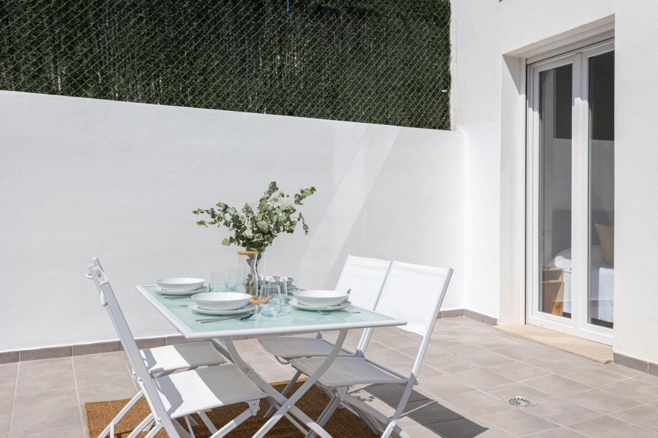 Apartamentos La Pelusa マラガ エクステリア 写真