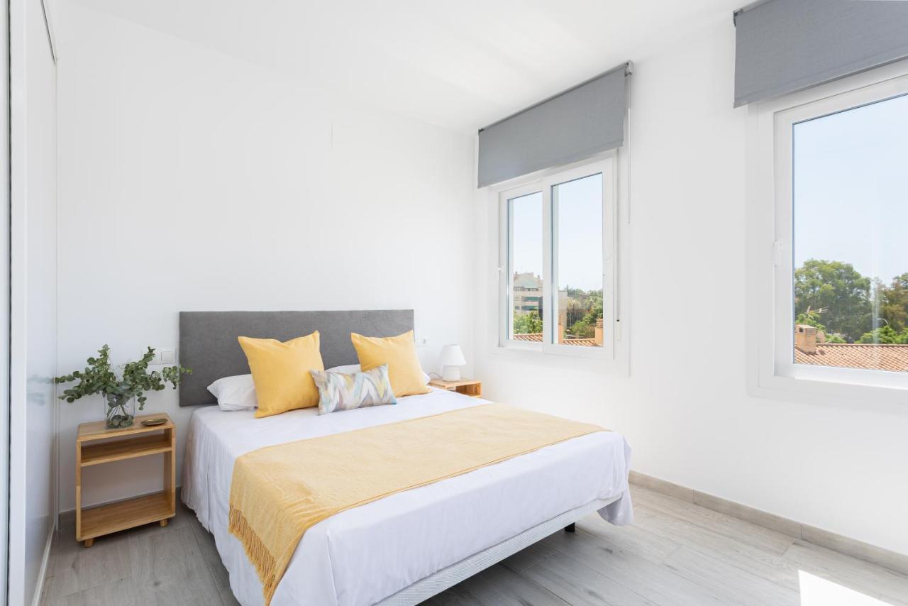 Apartamentos La Pelusa マラガ エクステリア 写真