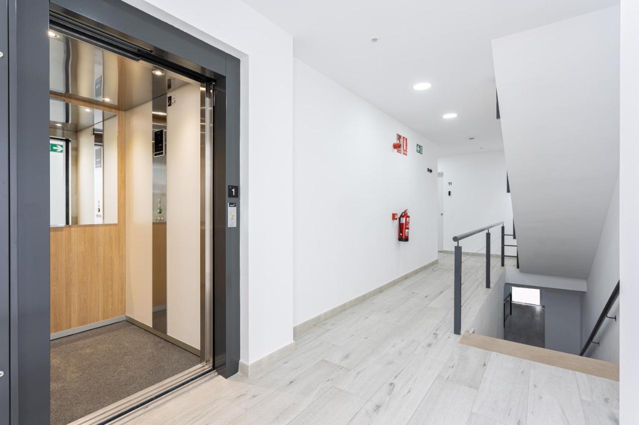 Apartamentos La Pelusa マラガ エクステリア 写真