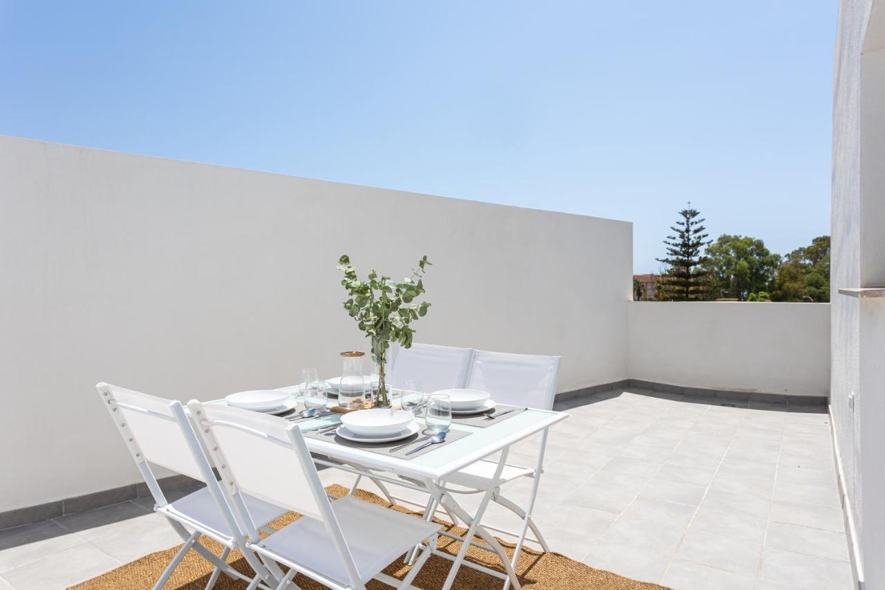 Apartamentos La Pelusa マラガ エクステリア 写真