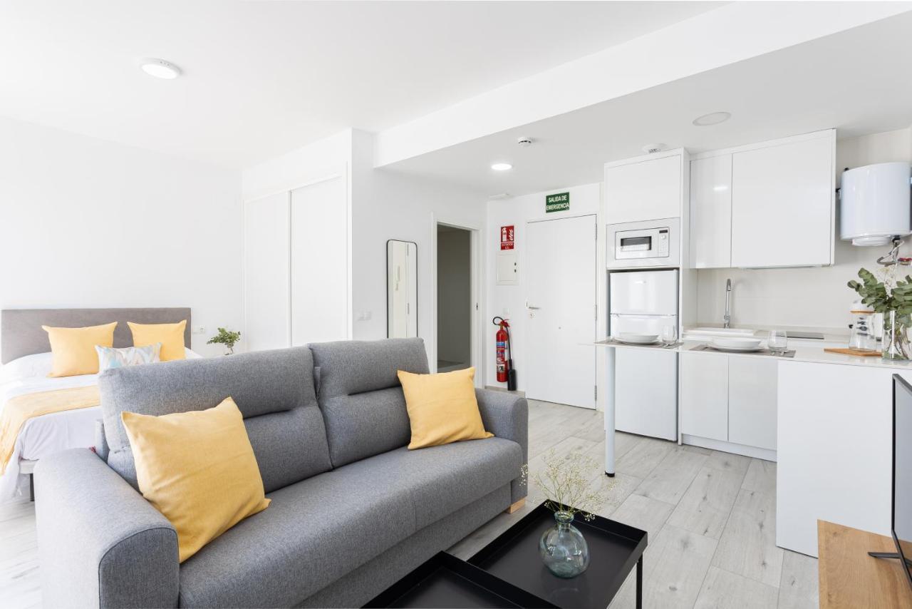 Apartamentos La Pelusa マラガ エクステリア 写真