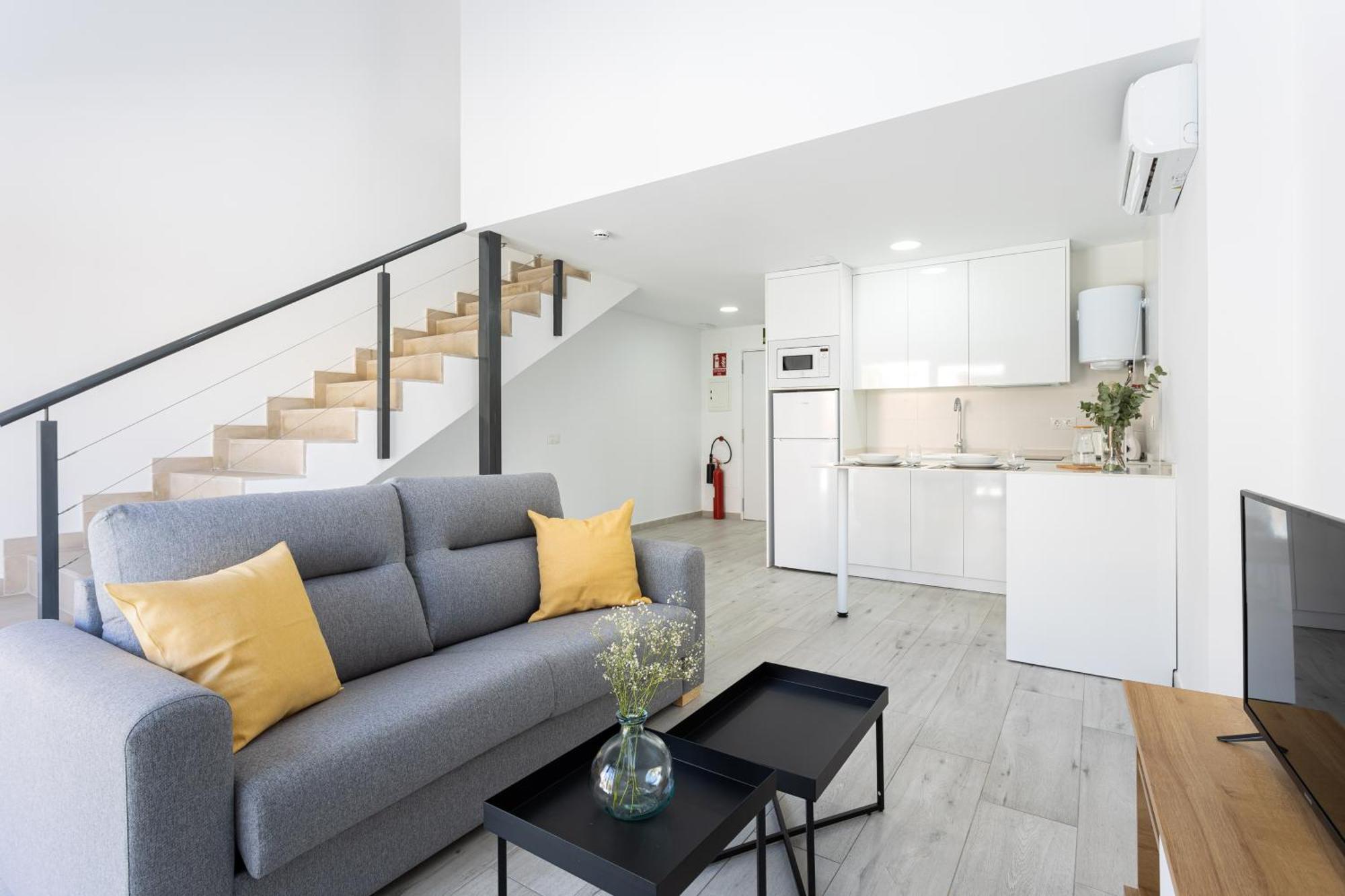 Apartamentos La Pelusa マラガ エクステリア 写真